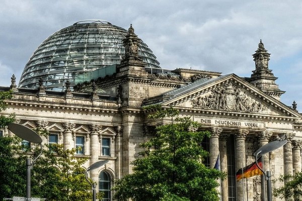 دانلود پاورپوینت ساختمان پارلمان آلمان 2021