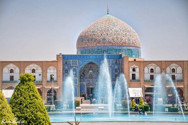 دانلود پاورپوینت آشنایی با مسجد شیخ لطف‌الله اصفهان 2021