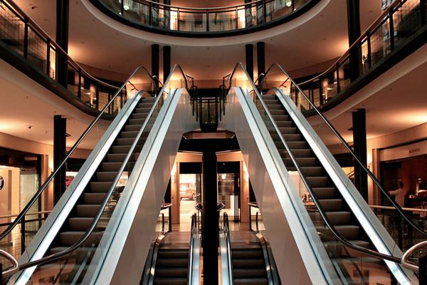 دانلود پاورپوینت ضوابط طراحی پله و آسانسور و رمپ 2021