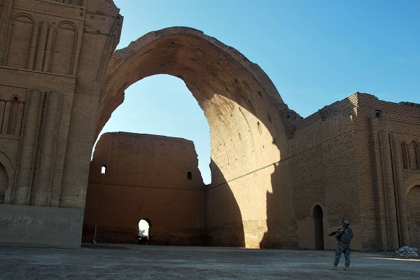 پاورپوینت بررسی بناهای تاریخی دوره ساسانیان