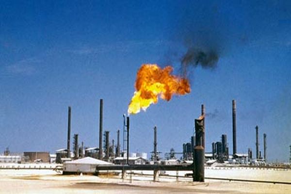 تأثیرات سیاسی و اجتماعی  نفت در خوزستان از كشف آن تا پایان حكومت پهلوی اول
