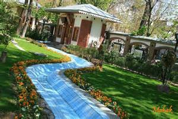 پاورپوینت بررسی باغ های ایرانی