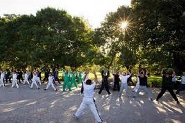 مقایسه انگیزه مشارکت زنان و مردان مشهد به ورزش همگانی