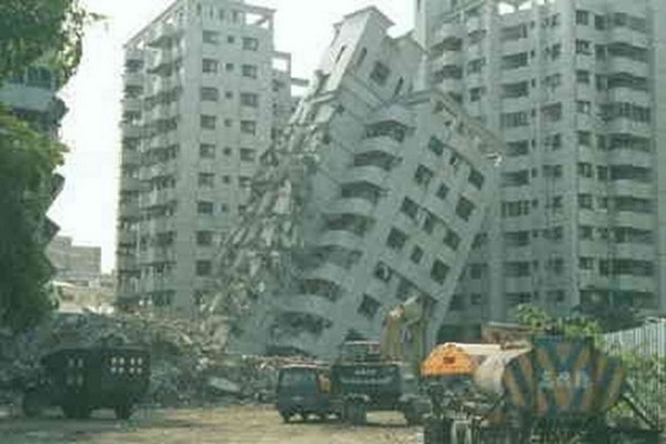 پاورپوینت بررسی روشهای مقابله با زلزله در ساختمانها