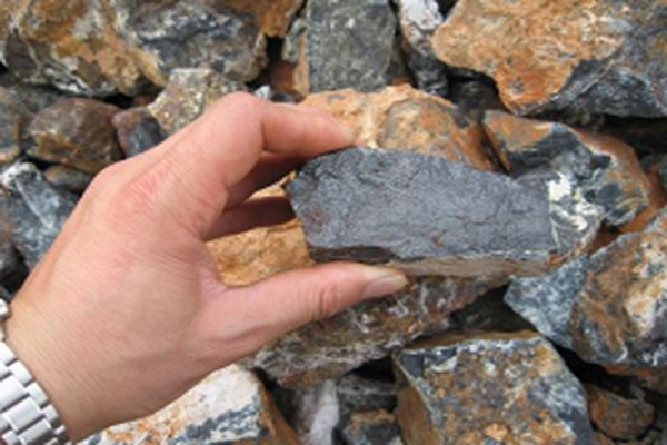 دانلود پاورپوینت سنگ معدن چیست و انواع سنگ معدن 2021